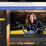 Does Mistyorange.modelcentro.com Use Paypal?